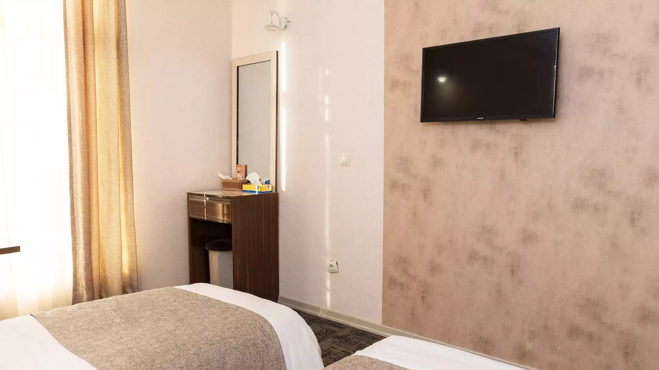 Alibaba https://cdn.alibaba.ir/ostorage/hotel-accommodation-images/67432e0f7e75320ec907ef5e_هتل سارای - اتاق دوتخته سینگل (2).webp